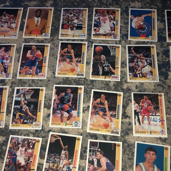 Basketball Lot Full Of 34 Mint Condition Cards - Picture 9 of 11